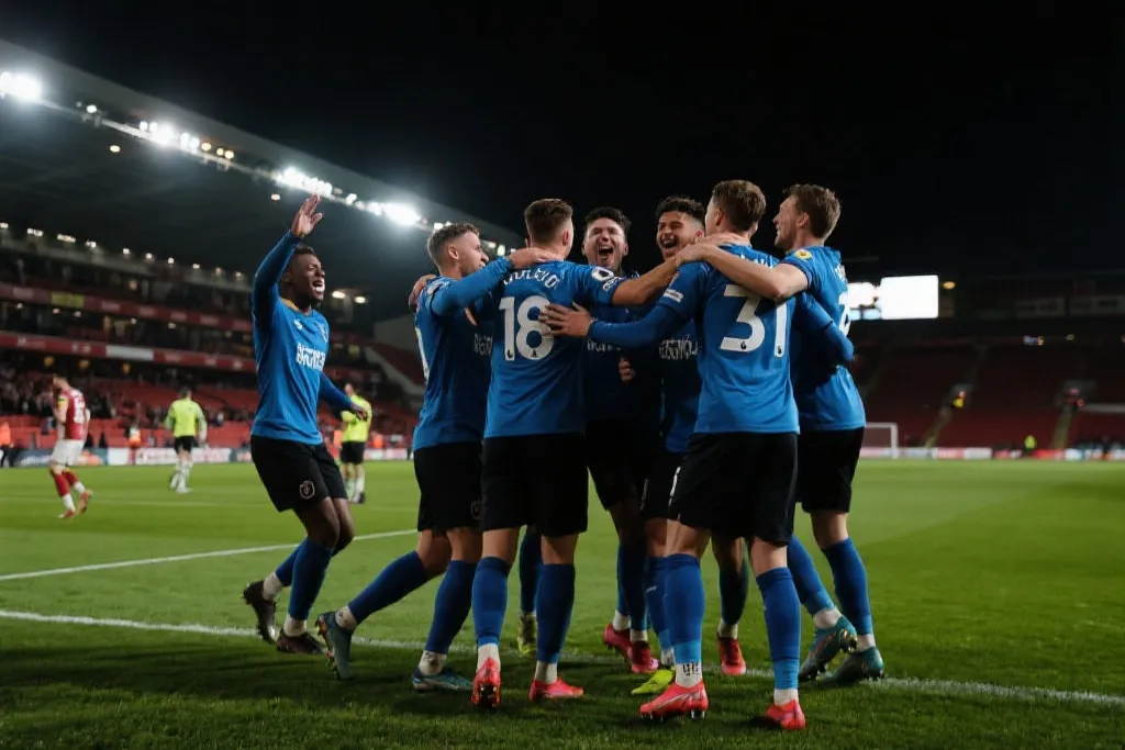 上海海港的惊险之夜：中超领跑者的客场胜利